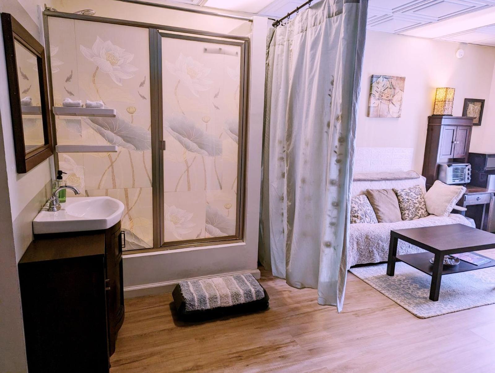 Uptown Area, Cozy King Suite, Quiet And Private, Free Parking, Walk To Restaurants Σάρλοτ Εξωτερικό φωτογραφία