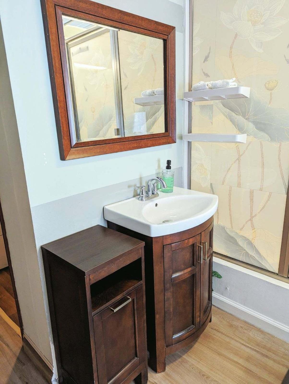 Uptown Area, Cozy King Suite, Quiet And Private, Free Parking, Walk To Restaurants Σάρλοτ Εξωτερικό φωτογραφία