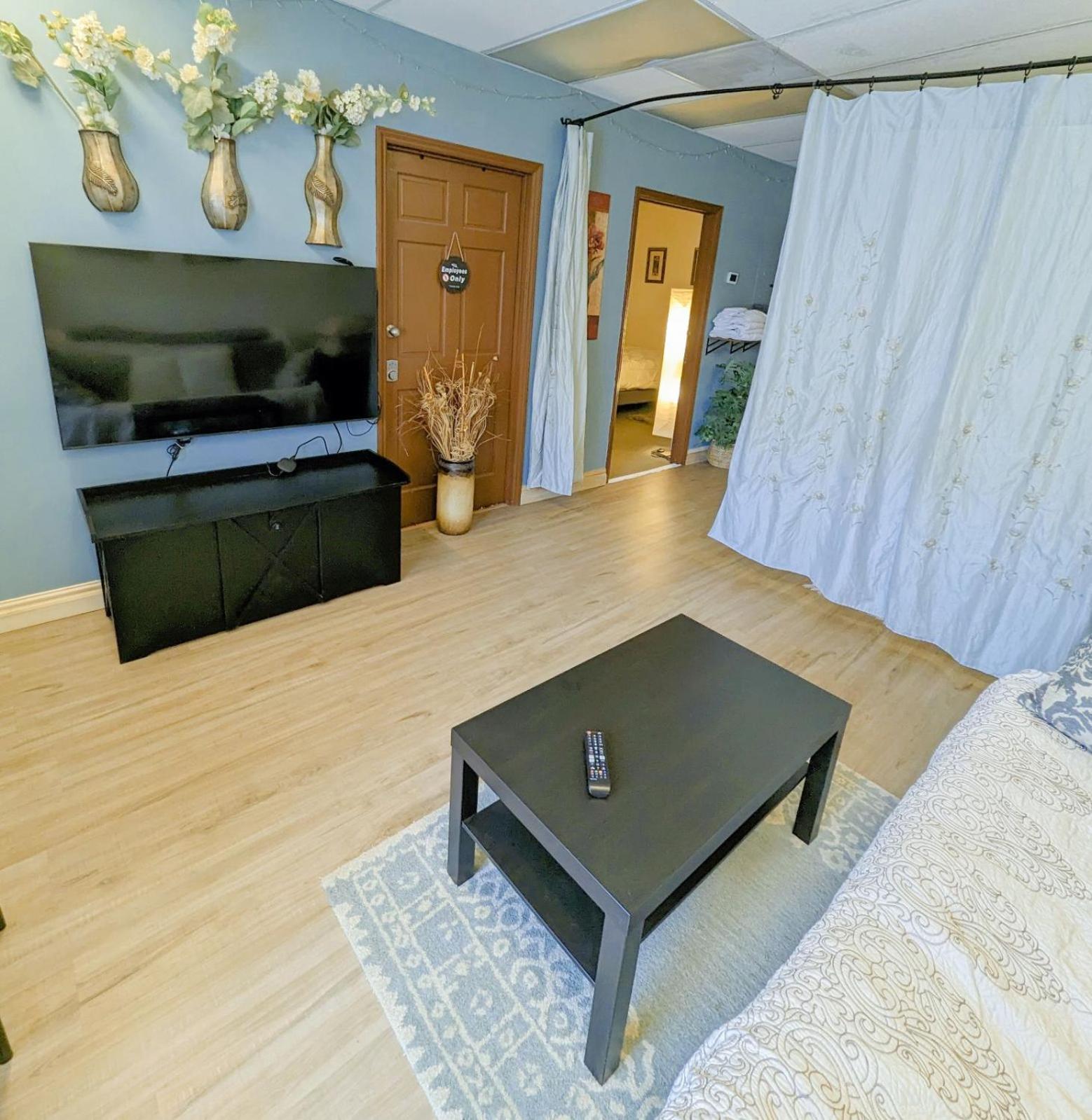 Uptown Area, Cozy King Suite, Quiet And Private, Free Parking, Walk To Restaurants Σάρλοτ Εξωτερικό φωτογραφία